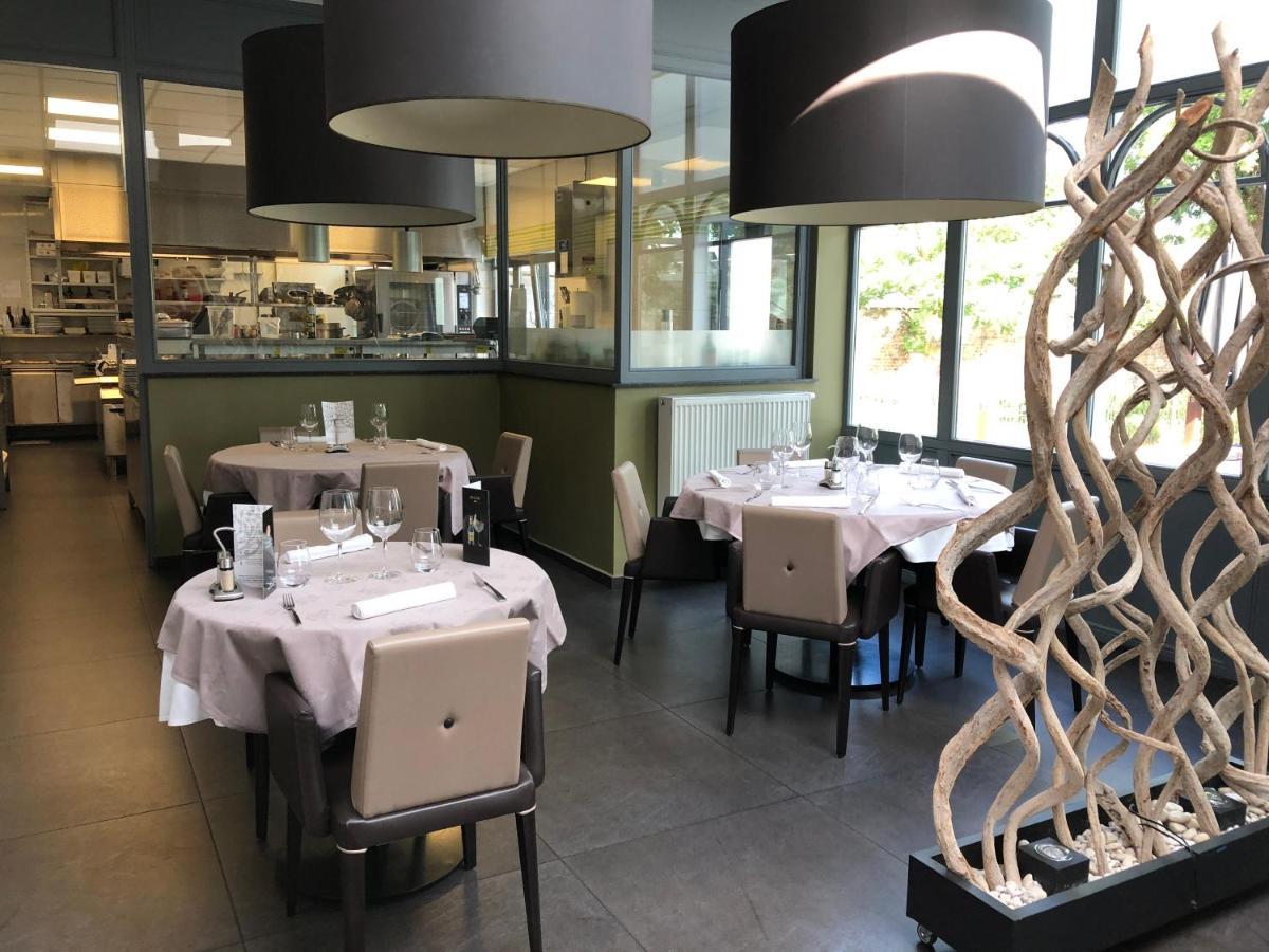 La Table D'Auguste Dour Exterior foto