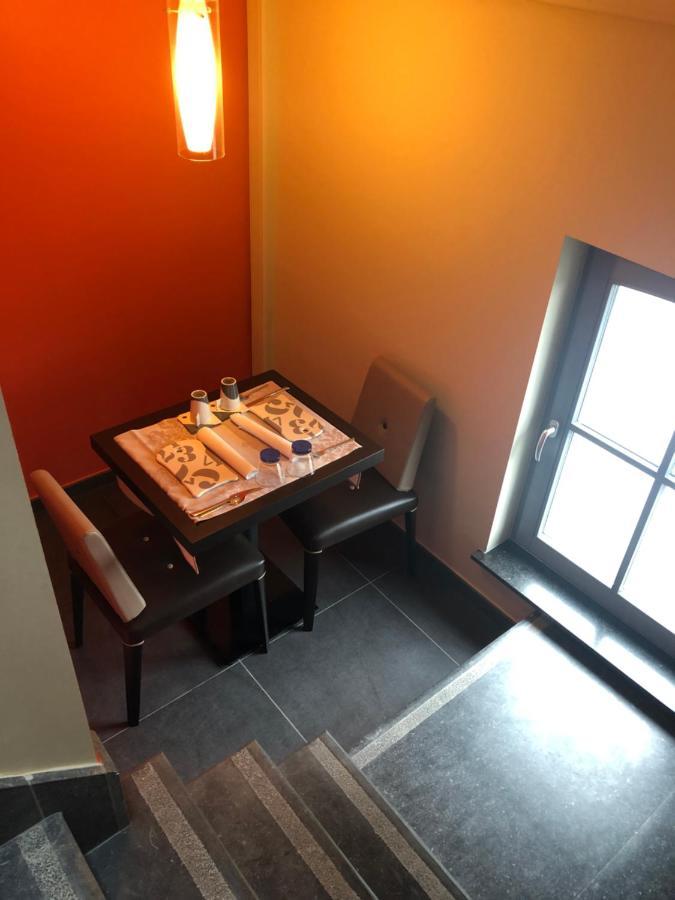 La Table D'Auguste Dour Exterior foto